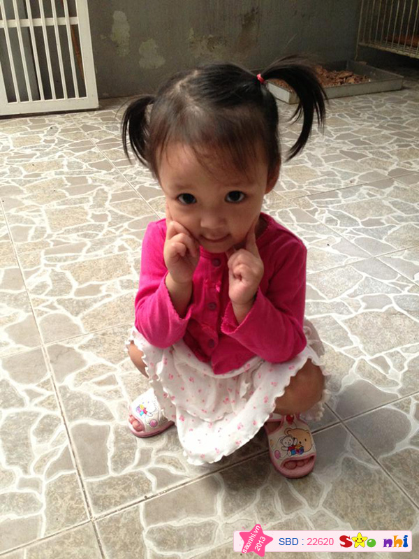 Con tạo dáng nè