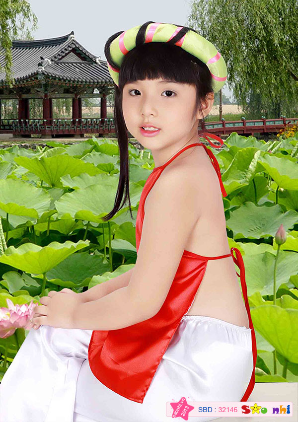 Bé Nguyễn Trần Khánh Linh