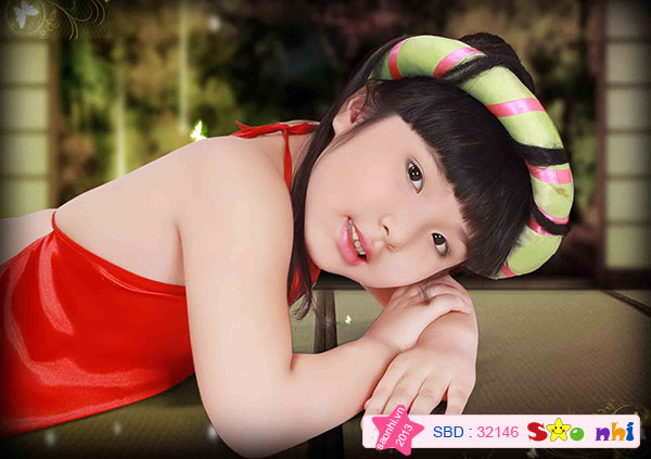 Bé Nguyễn Trần Khánh Linh