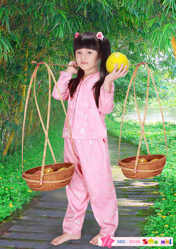 Bé Nguyễn Trần Khánh Linh