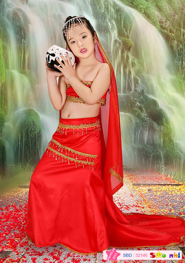 Bé Nguyễn Trần Khánh Linh