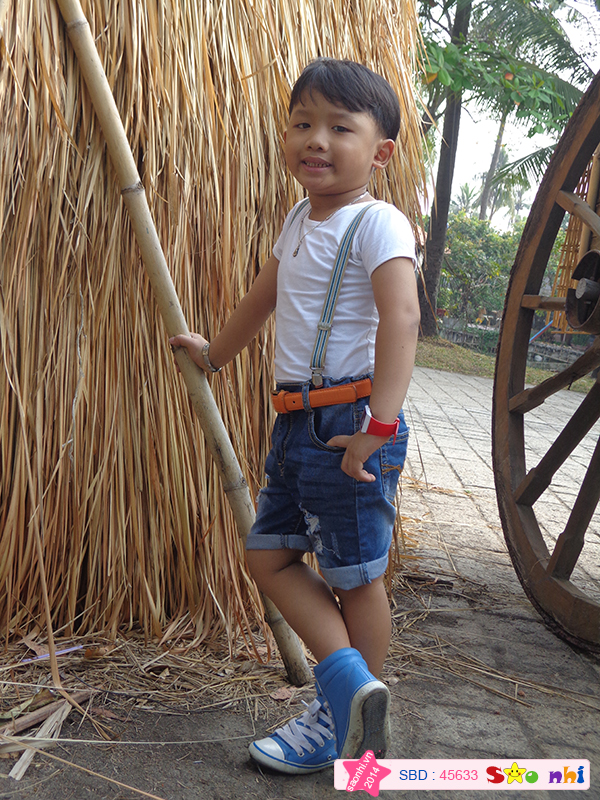 Bé Bùi Nguyễn Gia Huy