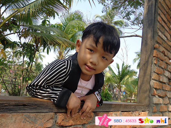Bé Bùi Nguyễn Gia Huy