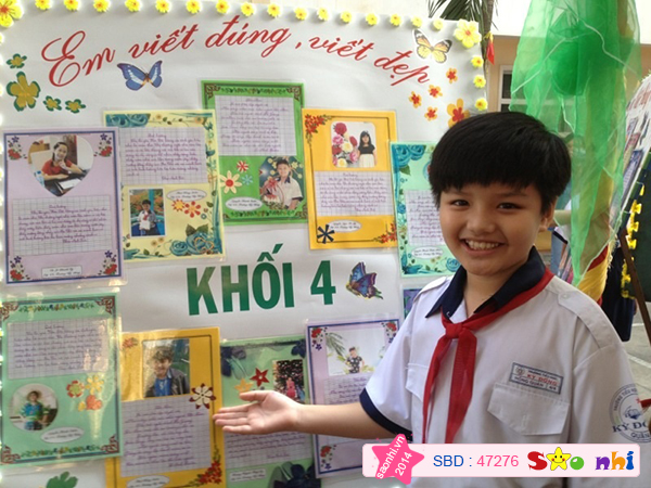 Hình này bé Quân chup nhân kỉ niệm bé Quân đạt giải nhất trong cuộc thi em viết đúng, viết đẹp cấp Quận.
