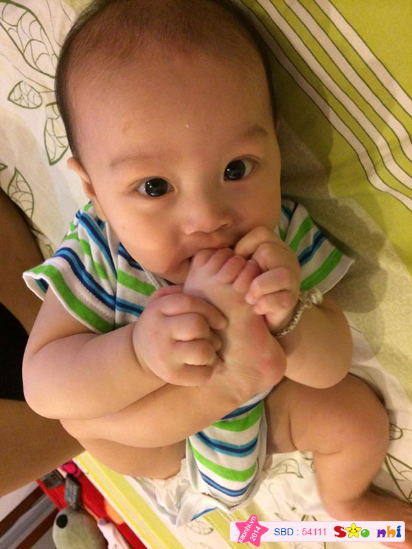 Tớ mút hết chất ngón tay rồi,chuyển xuống chân xem có ngon hơn không?