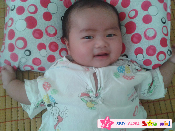 Be Ken luc nay dc 2,5 thang tuoi.be rst men banen cu thay ba di lam ve la lai cuoi.