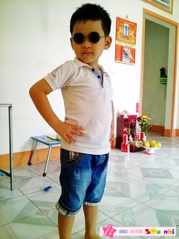 Chí khang tạo dáng nè