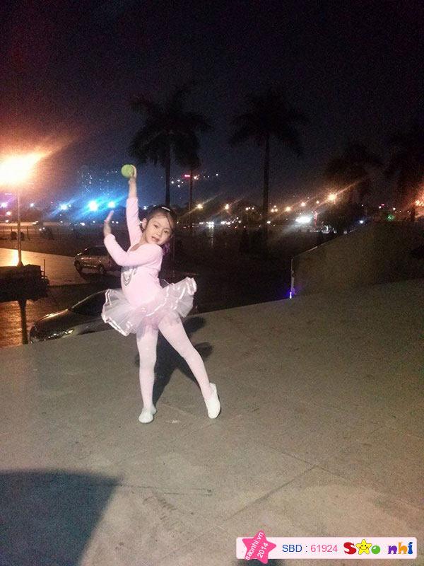 Bạn Miu miu đang tạo dáng "nào mình cùng khiêu vũ"