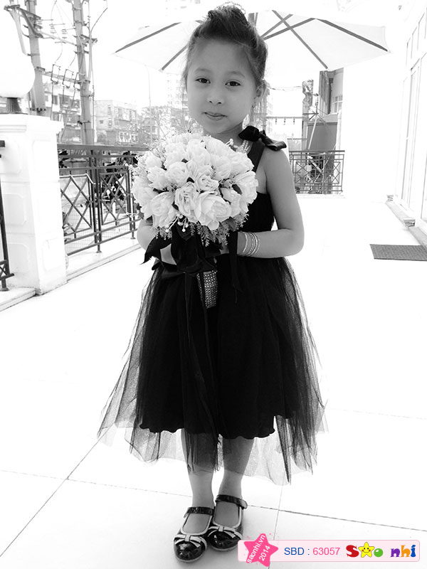 Bé Hoàng Bảo Linh