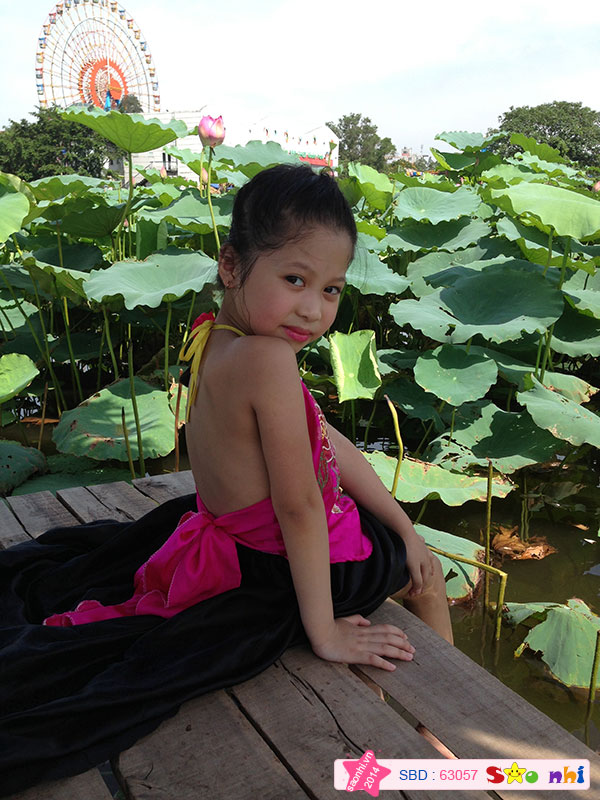 Bé Hoàng Bảo Linh