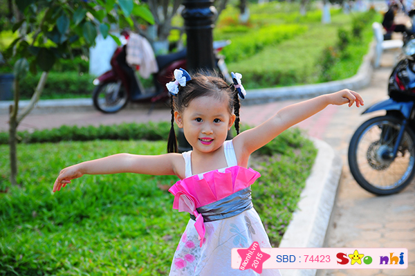 Bé Lê Nguyễn Linh Đan
