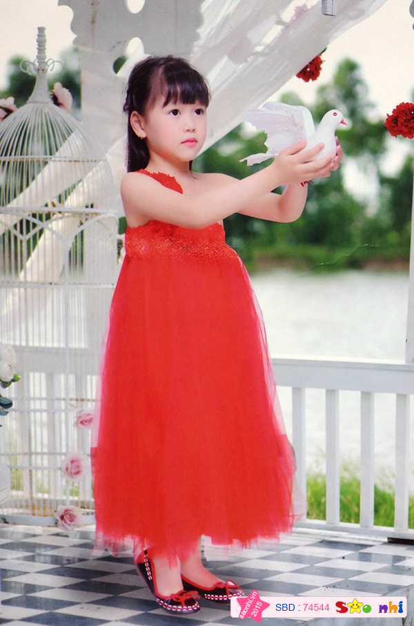 Bé Trần Tuyết Nhi