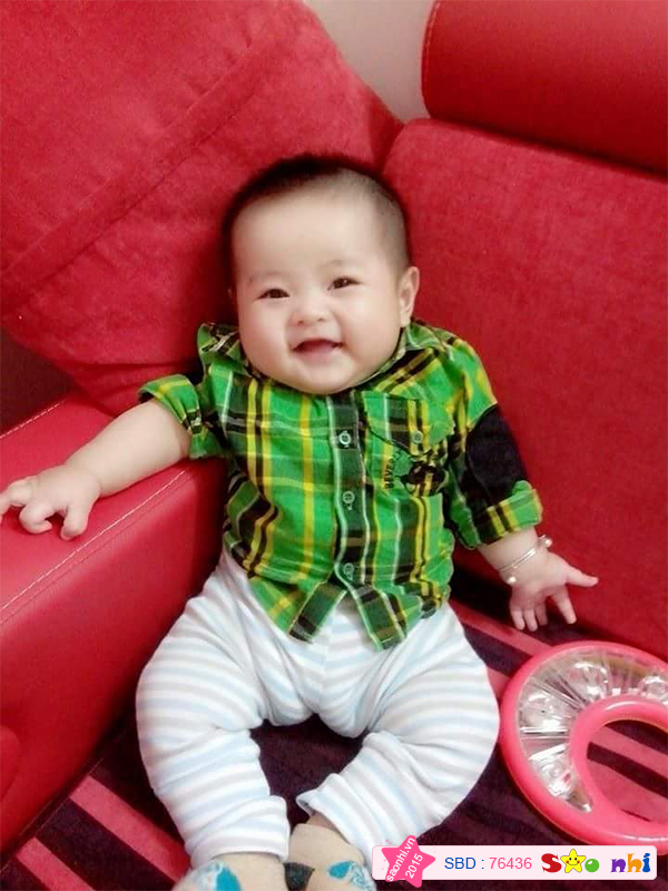 Lúc con được 6 tháng, con rất mê chụp hình, mẹ đếm 1 2 3 là cười toe toét.