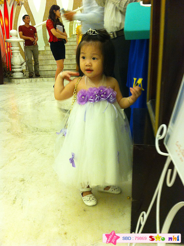 Bé Nguyễn Ngọc Thư Kỳ