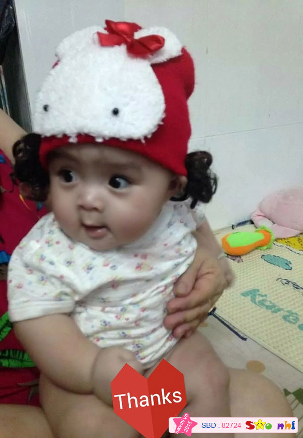 💜❤💜 Bé được bà ngoại ẵm.....cả nhà thì trò chuyện. Bé chăm chú lắng nghe dù chẳng hiểu gì hihi 💜❤💜