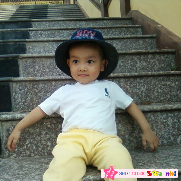 Bé đi chùa , thư giản tí