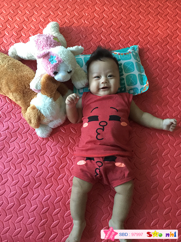 Hạnh phúc khi có hai bạn gấu bông